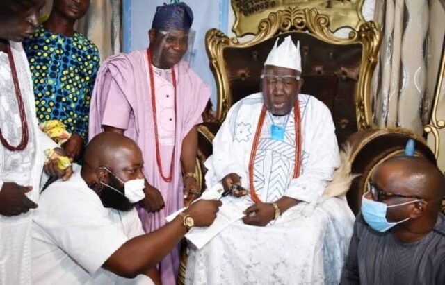 BREAKING: Days After Visiting Olubadan, Makinde Presents New Escort Van to the King